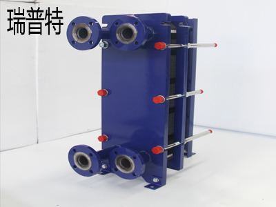 發(fā)貨進(jìn)行時(shí)，8臺水水板式換熱器整裝待發(fā)